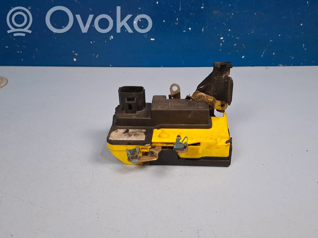 Volvo S60 Front door lock 