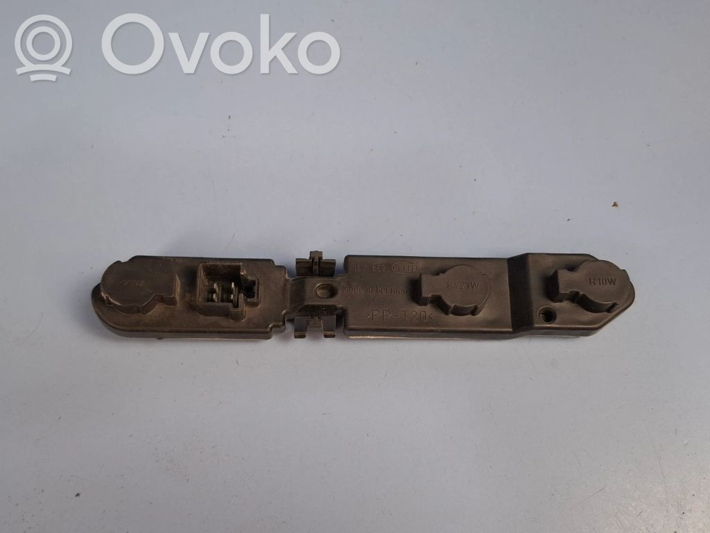 Volvo S60 Takavalon polttimon suojan pidike 