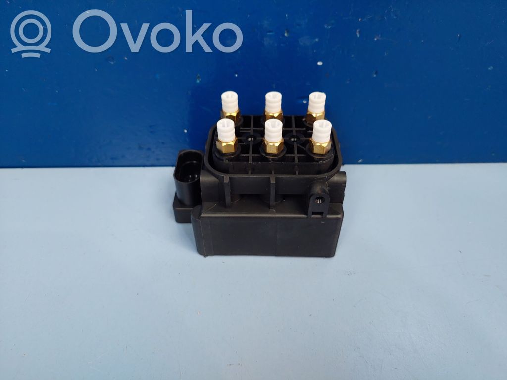 Audi A6 Allroad C6 Air suspension valve block 