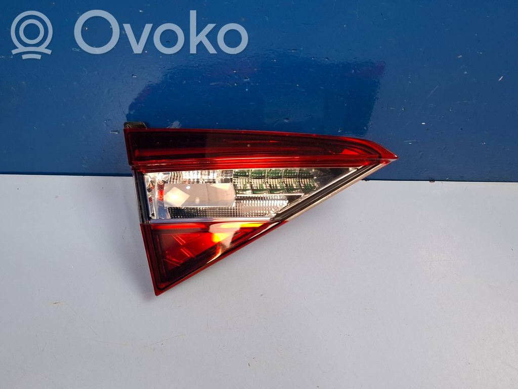 Skoda Superb B8 (3V) Lampy tylnej klapy bagażnika 