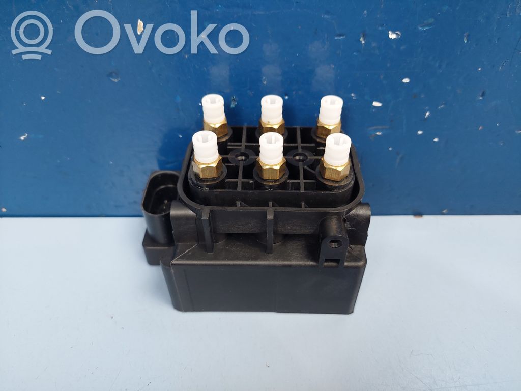 Audi A6 Allroad C6 Air suspension valve block 