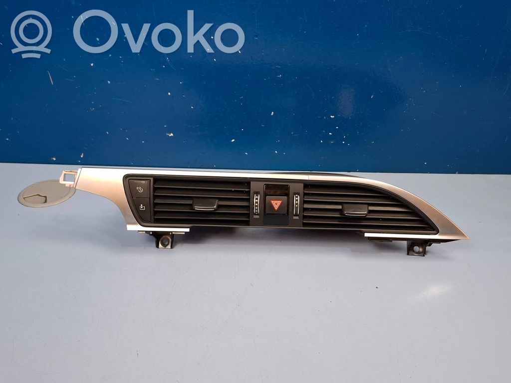 Dysze / Kratki środkowego nawiewu deski rozdzielczej   8E0912516,4G0941509,4G2820951