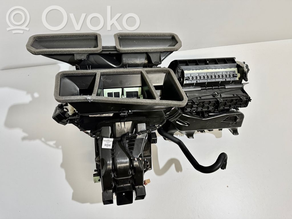 Volkswagen Golf VII Salono oro mazgo komplektas 