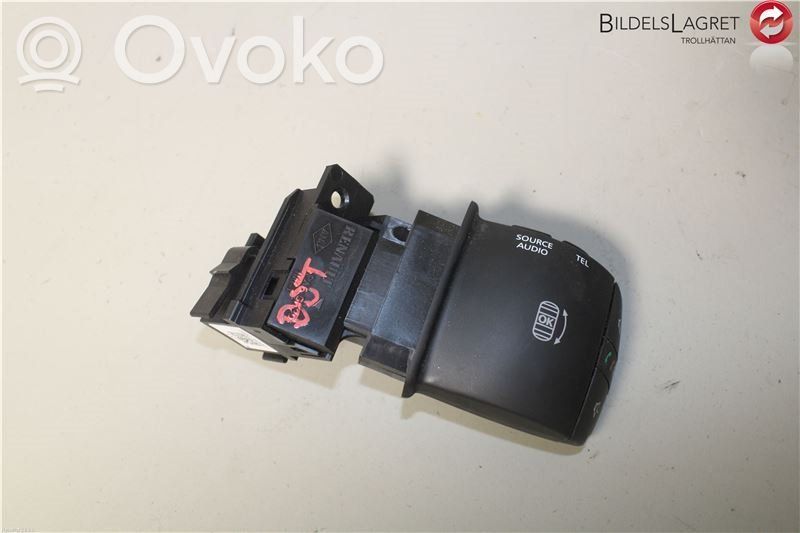 Opel Movano B Steering wheel buttons/switches 