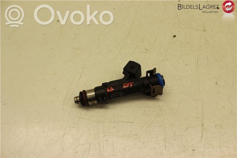 Opel Corsa E Inyector de combustible 