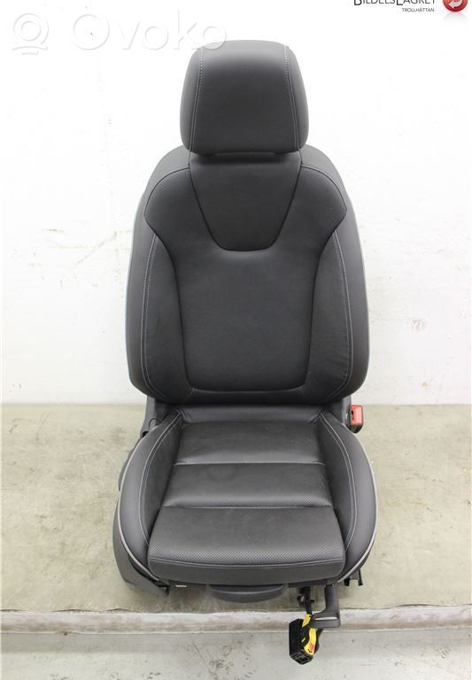 Opel Astra K Etumatkustajan istuin 