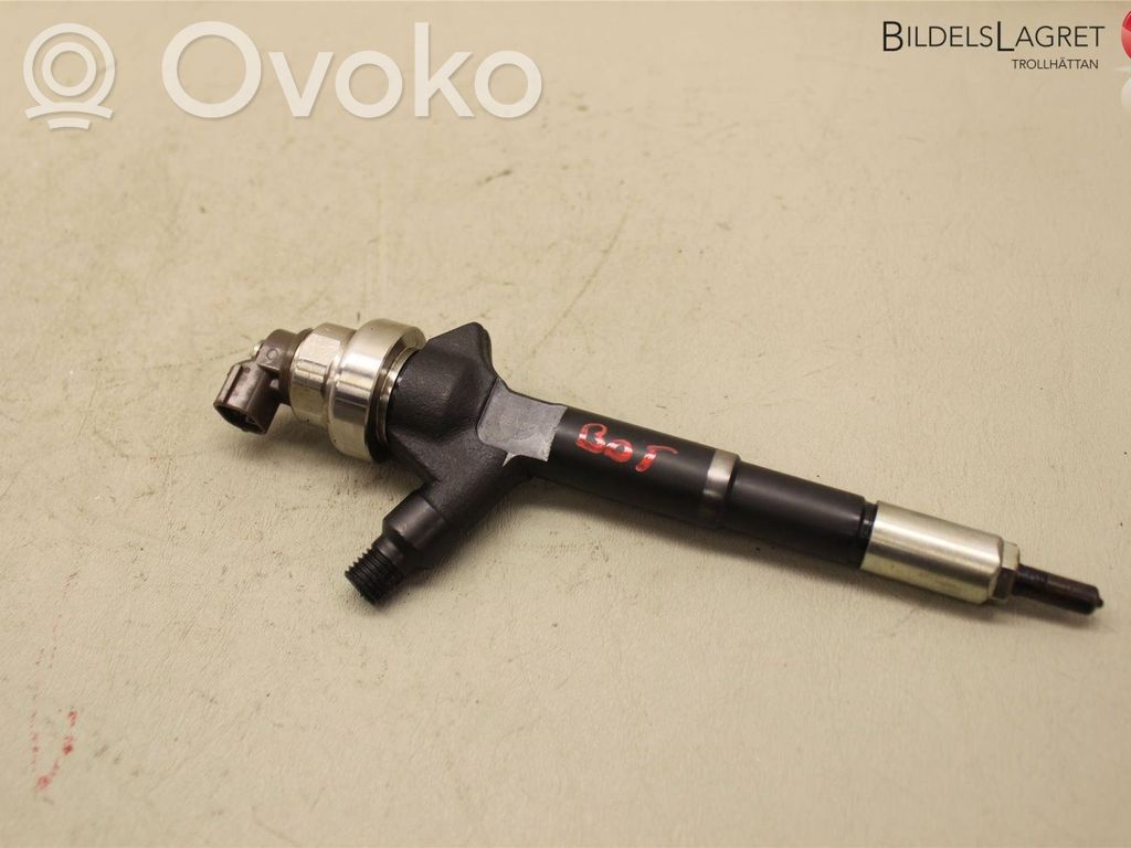 Opel Astra J Inyector de combustible 