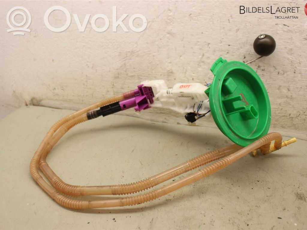 Volkswagen PASSAT B7 Fuel injection high pressure pump 