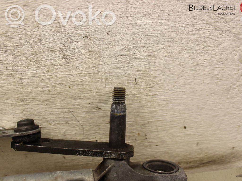 Volvo V60 Front wiper linkage 