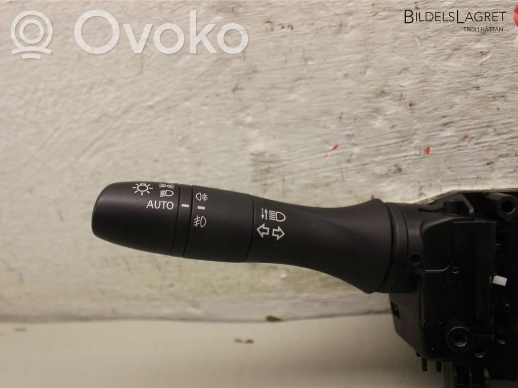 Nissan Qashqai Interruptor/palanca de limpiador de luz de giro 