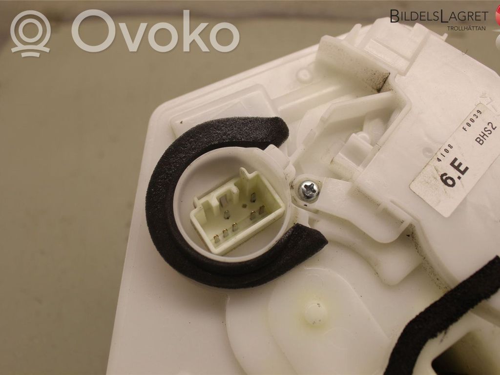 Mazda 3 III Front door lock 