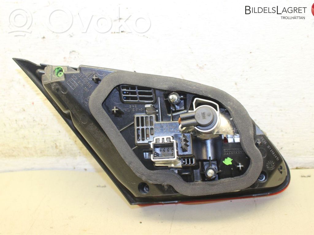 Volkswagen PASSAT CC Lampy tylnej klapy bagażnika 
