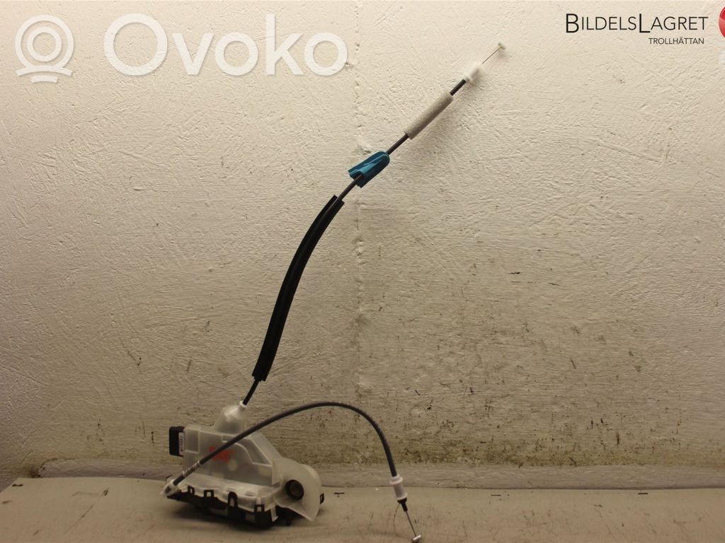 Opel Combo E Priekšpusē slēdzene 