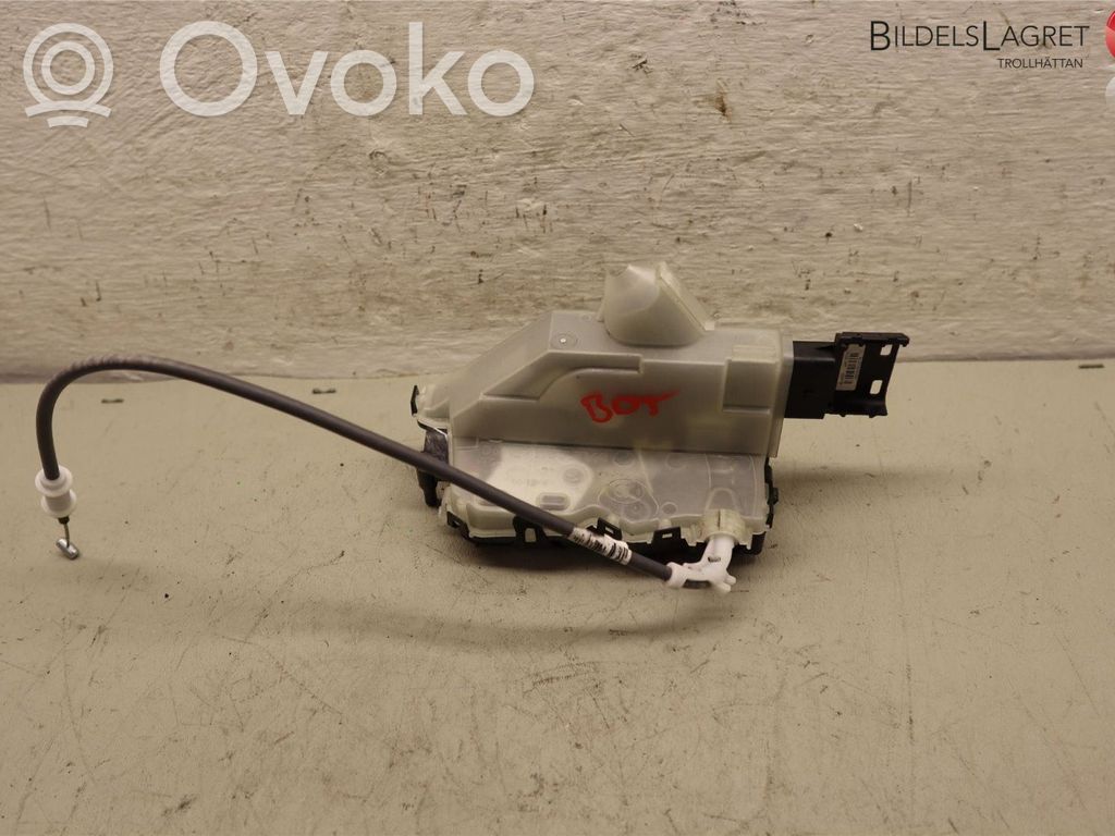 Peugeot Partner III Front door lock 