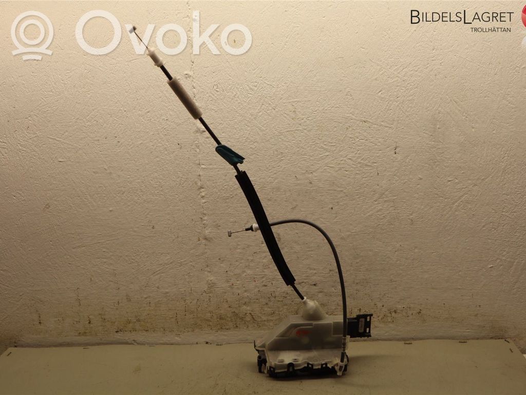 Opel Combo E Front door lock 