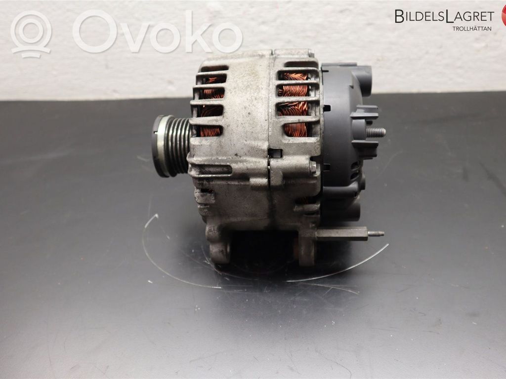 Volkswagen PASSAT B7 Alternator 