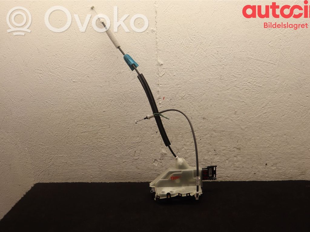 Peugeot Partner III Front door lock 
