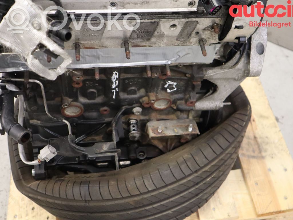 Volkswagen PASSAT B7 Silnik 