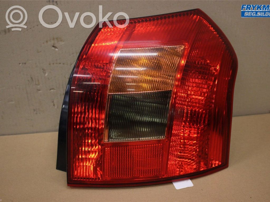 Toyota Corolla E120 E130 Aizmugurējais lukturis virsbūvē 