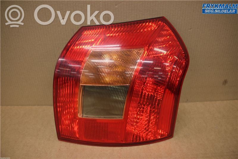 Toyota Corolla E120 E130 Aizmugurējais lukturis virsbūvē 