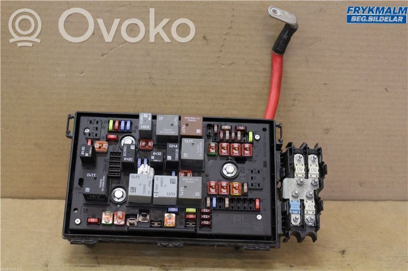 Fuse module   P1247104,13318785,1110035AB