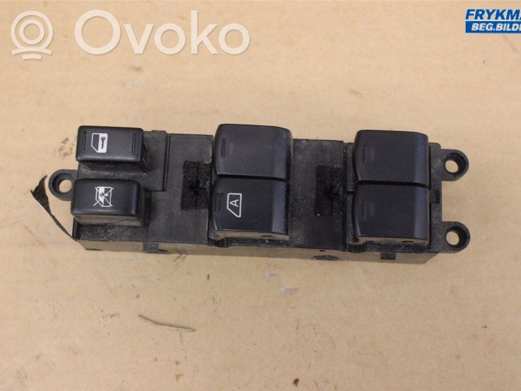 Subaru Outback Electric window control switch 