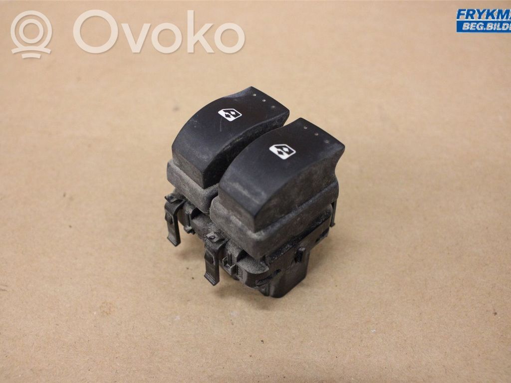 Opel Vivaro Electric window control switch 