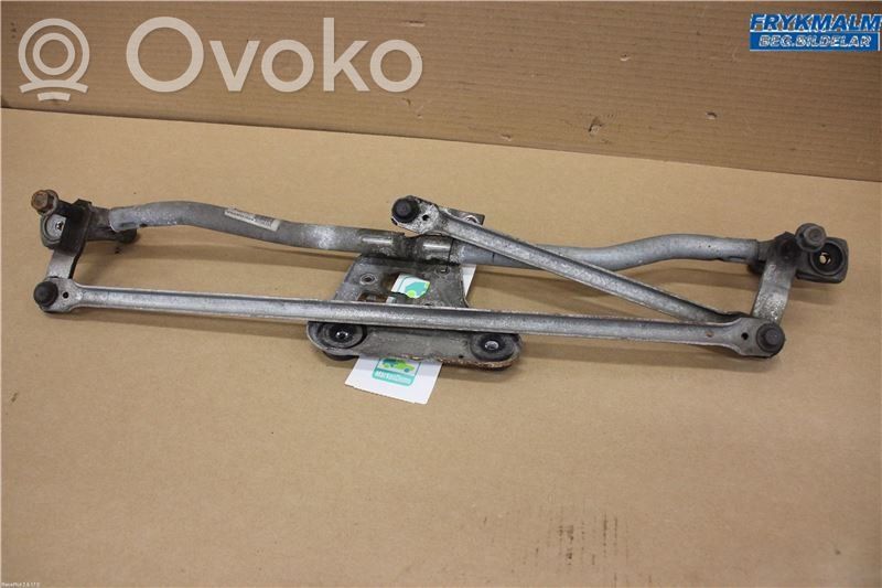 Volvo XC70 Front wiper linkage 