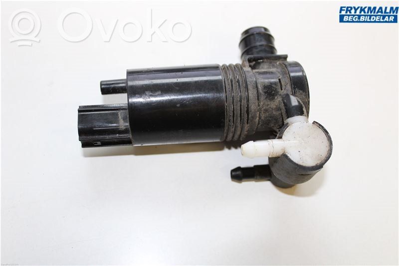 Volvo V40 Windscreen/windshield washer pump 