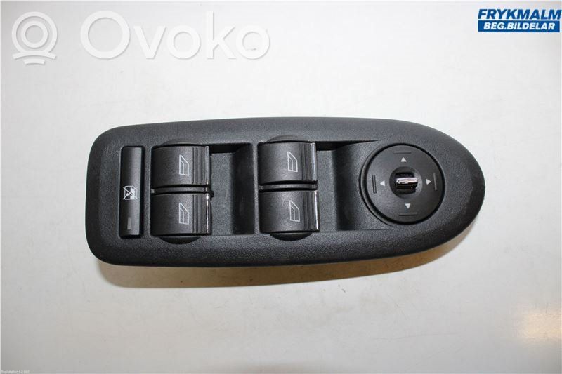 Electric window control switch   1547152,8M5T14A132AC