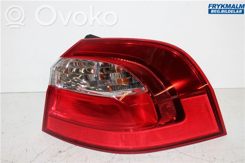 KIA Rio Aizmugurējais lukturis virsbūvē 