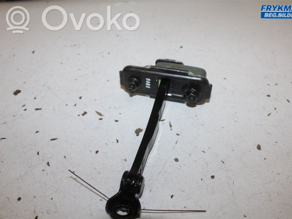 KIA Ceed Etuoven pidätin 
