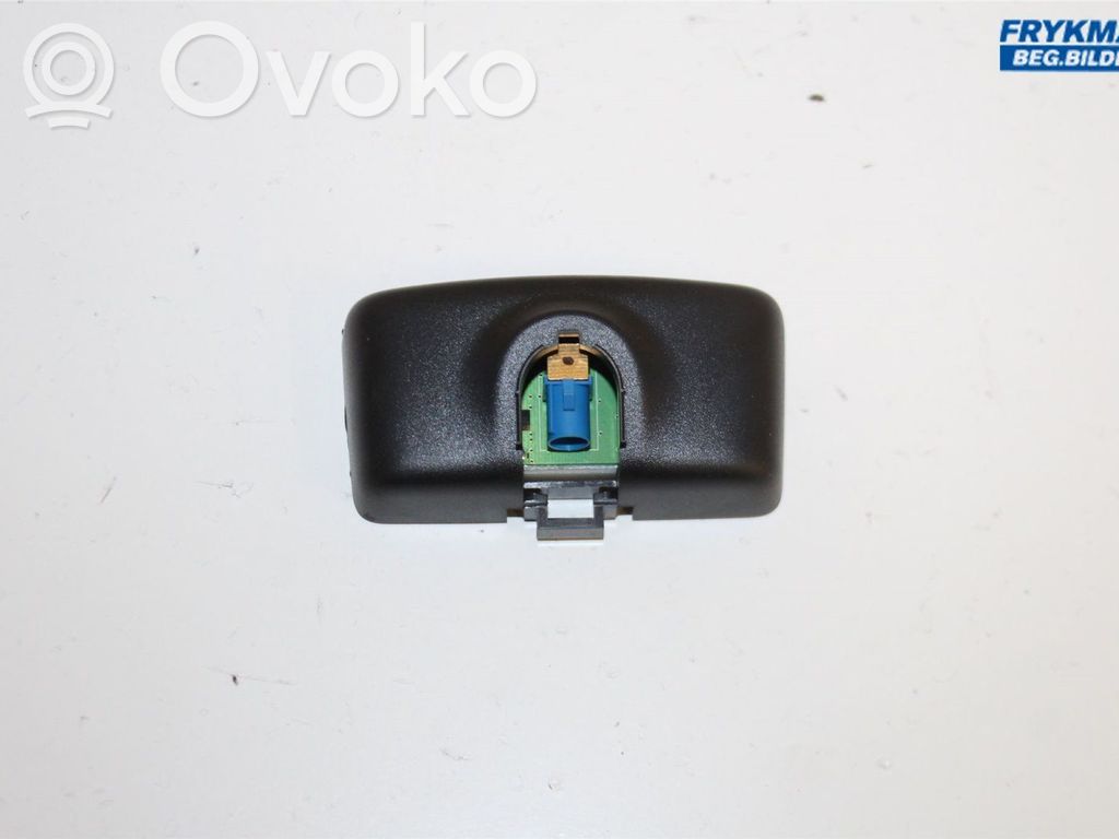 Ford Kuga II Radio antenna 