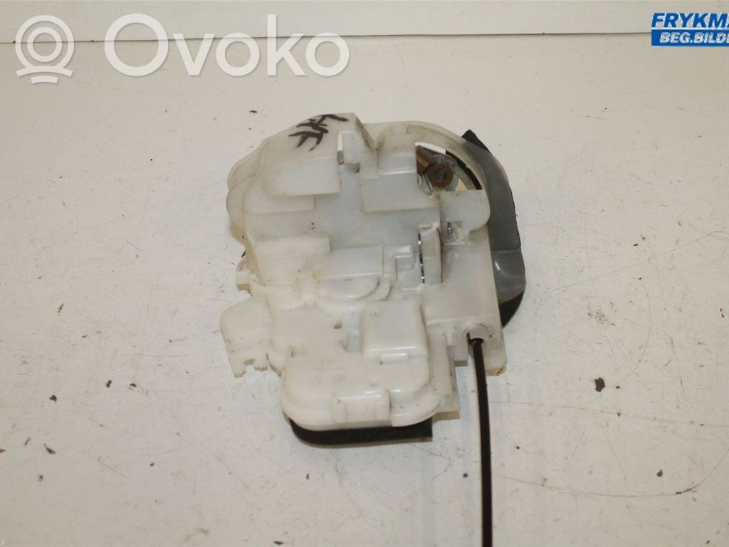 Subaru Impreza III Front door lock 
