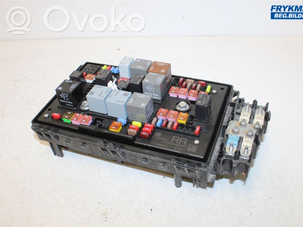 Opel Astra J Módulo de fusible 