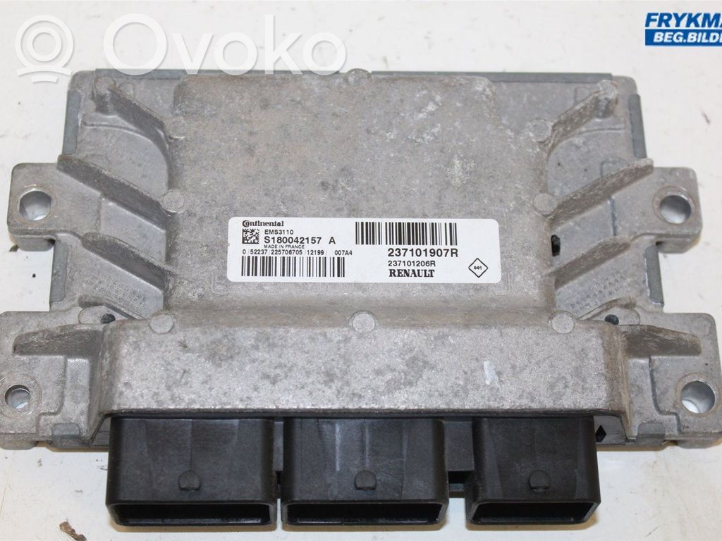 Renault Clio III Injection control unit/module 