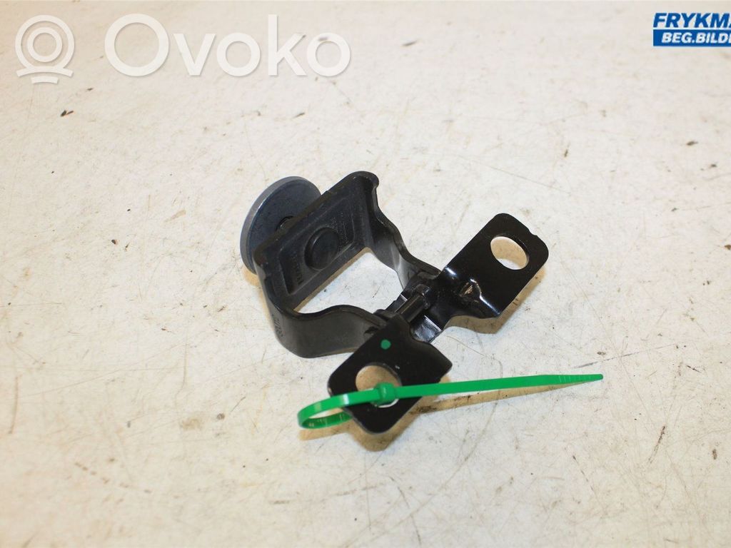 Tailgate/trunk/boot hinge   9843671480