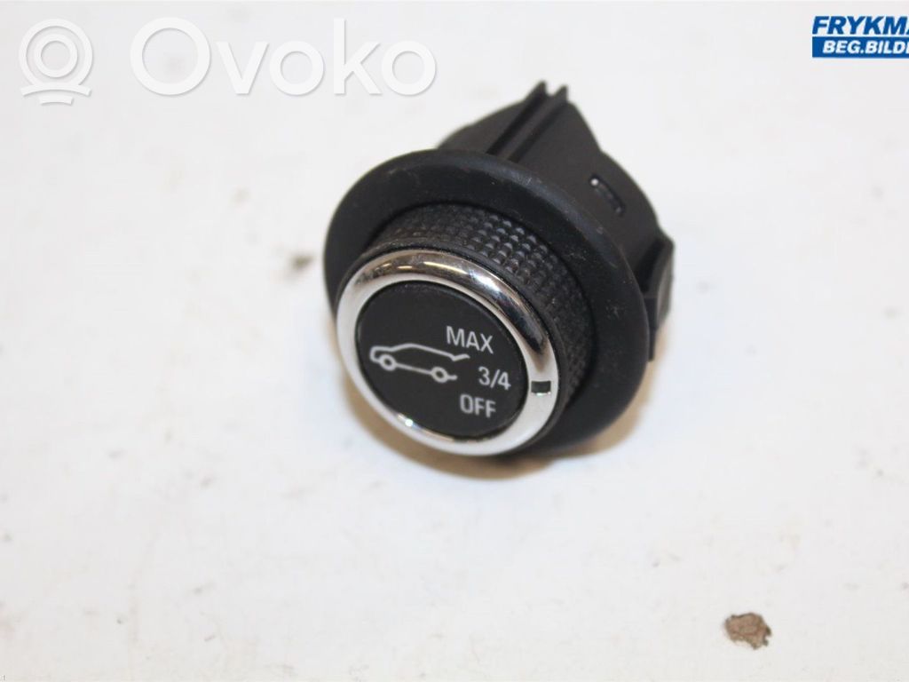 Tailgate/boot open switch button   YR004042YX,22939387