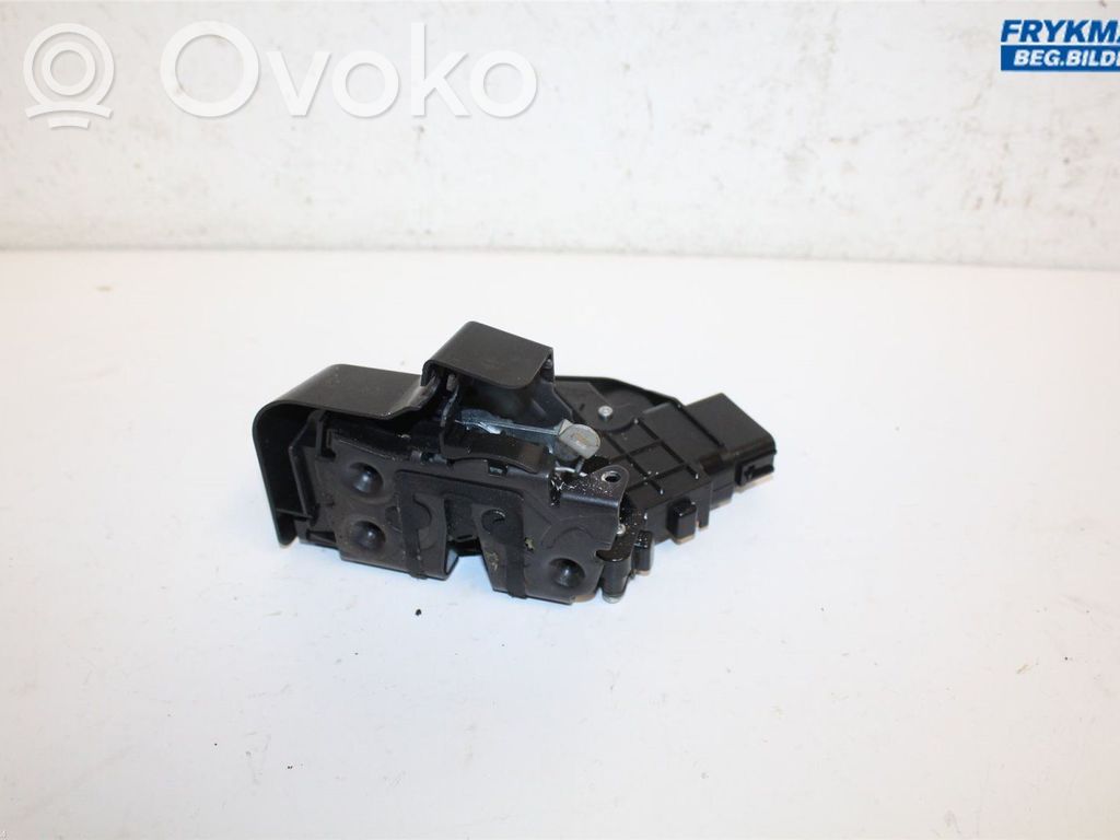 Ford Focus Priekšpusē slēdzene 