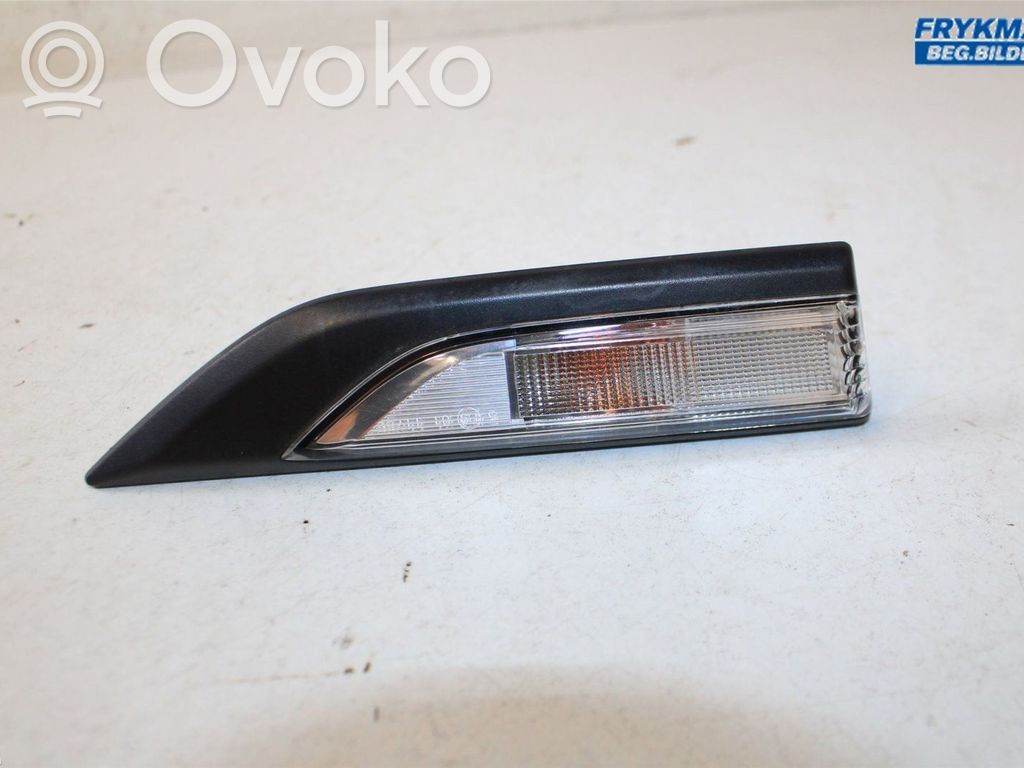 Volkswagen Caddy Front fender indicator light 