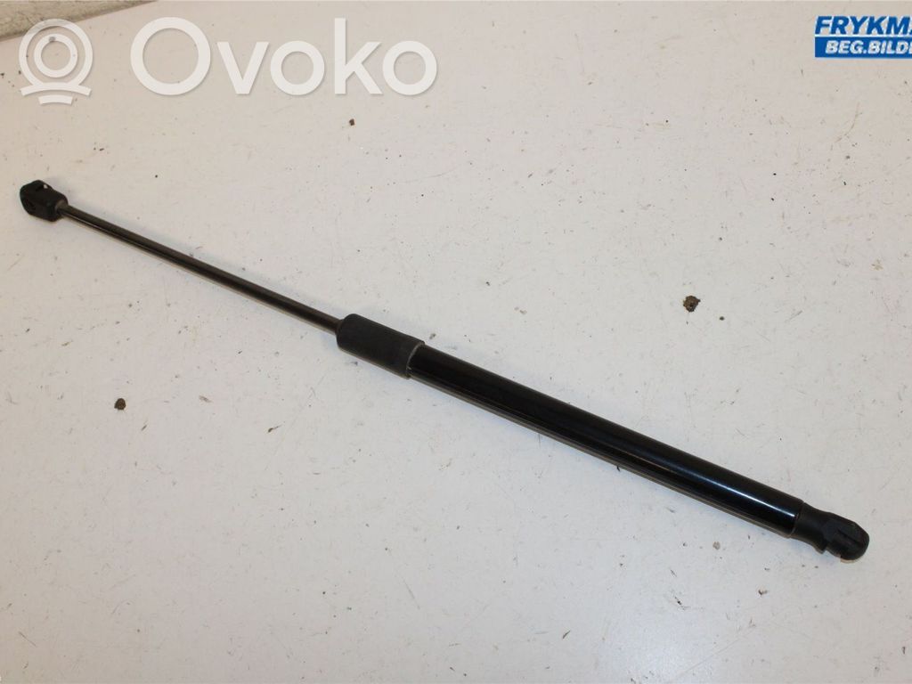 Audi A4 S4 B9 Amortyzator / Siłownik tylnej klapy bagażnika 