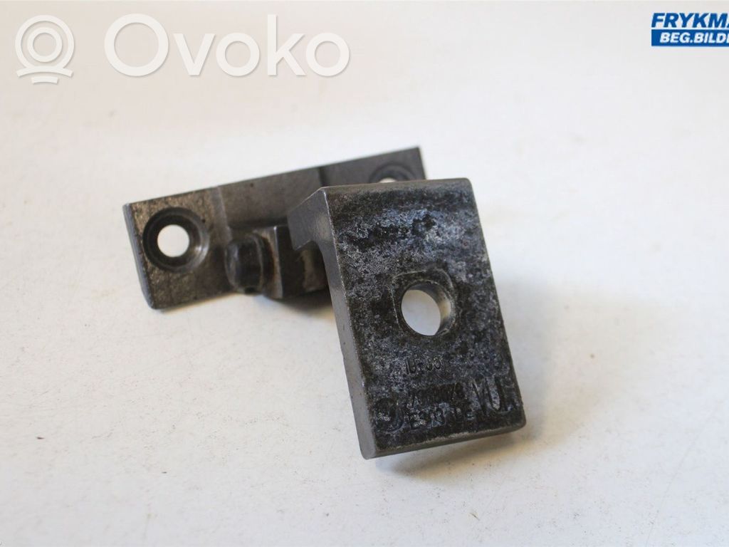 BMW X5 E70 Front door lower hinge 