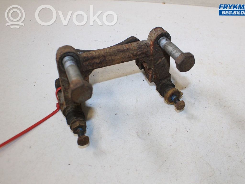 Opel Vivaro Mocowanie / Zacisk hamulca tylnego 