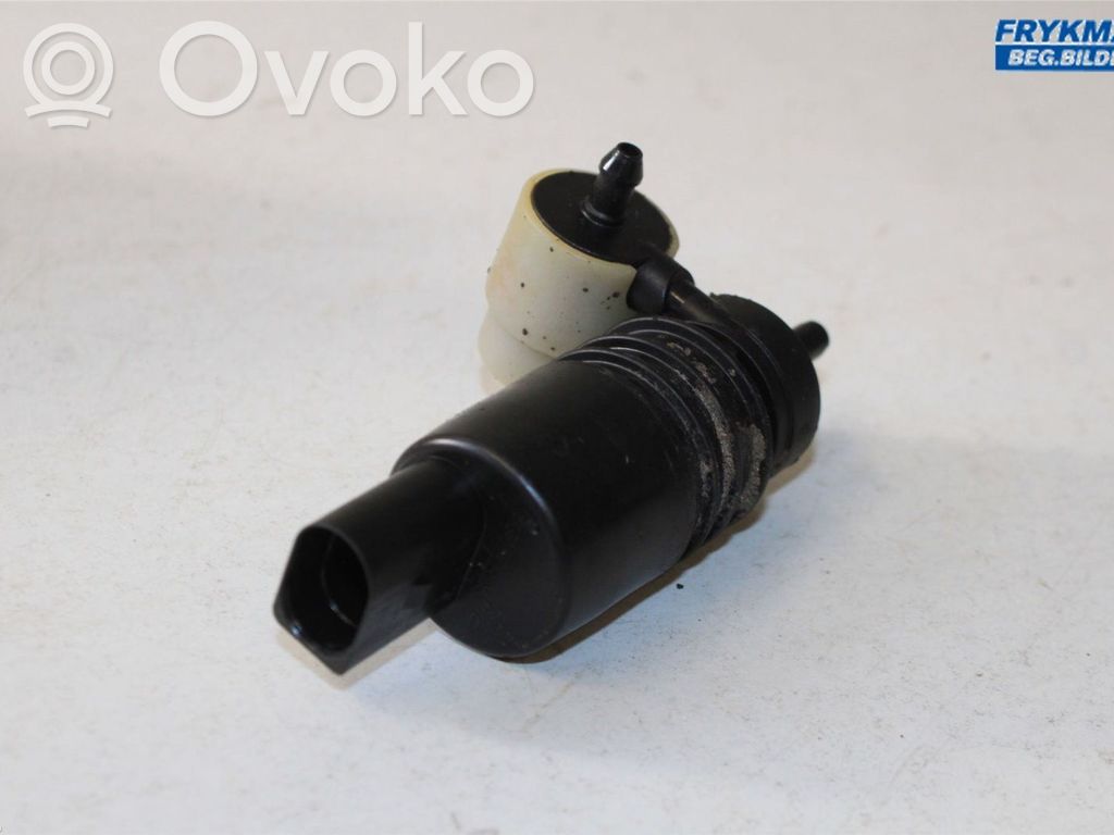Opel Meriva B Pompa spryskiwacza szyby przedniej / czołowej 