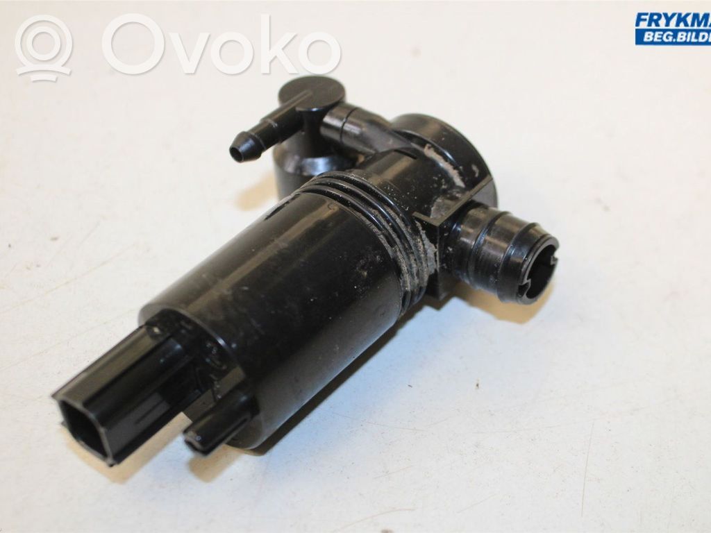 Volvo V40 Windscreen/windshield washer pump 