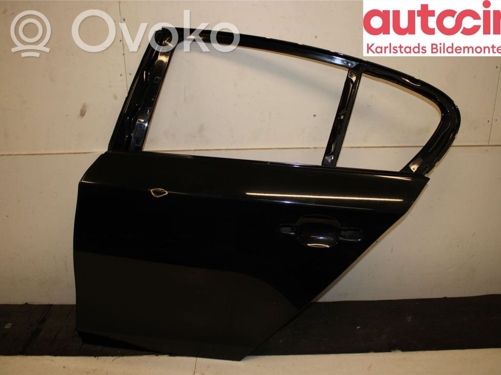 Rear door   41525A2A383