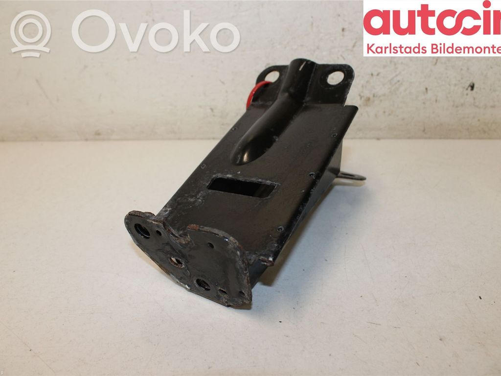 Volvo V70 Radiator support slam panel bracket 