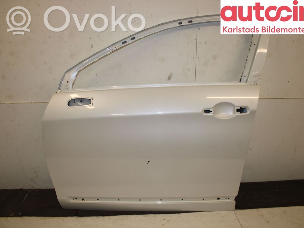 Priekinės durys   9002Y8