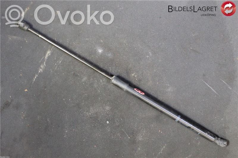 Mazda 3 I Tailgate strut 