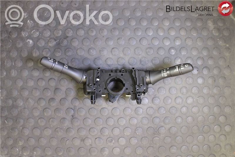 Nissan Qashqai Interruptor/palanca de limpiador de luz de giro 